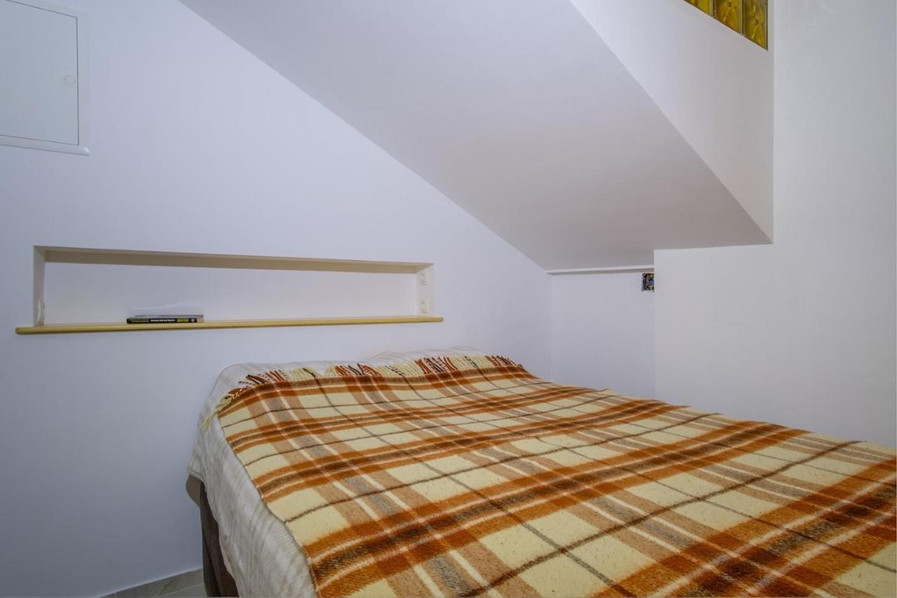 Elegant Apartment Iris Mali Lošinj Exteriör bild